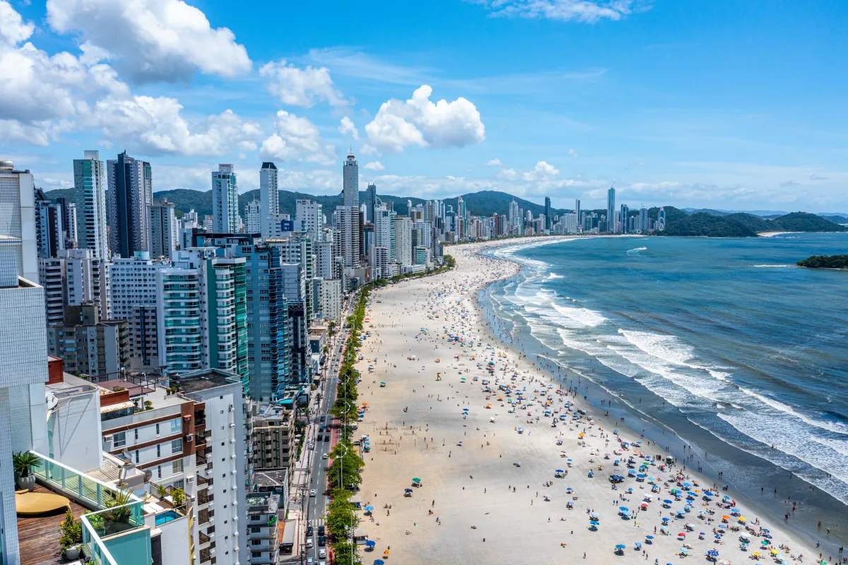 Vista da praia em Balneário Camboriú.