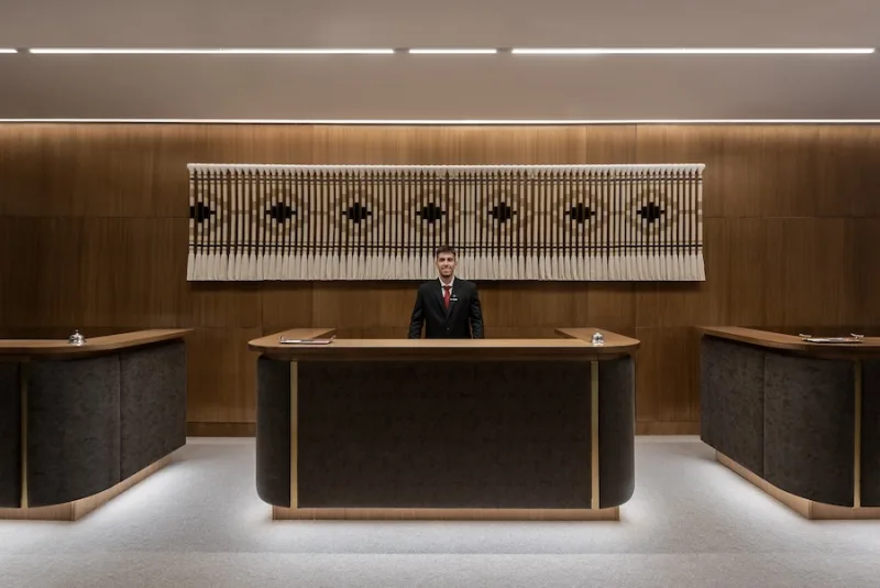 Lobby conta com mural assinado por Cristina Codern | Divulgação
