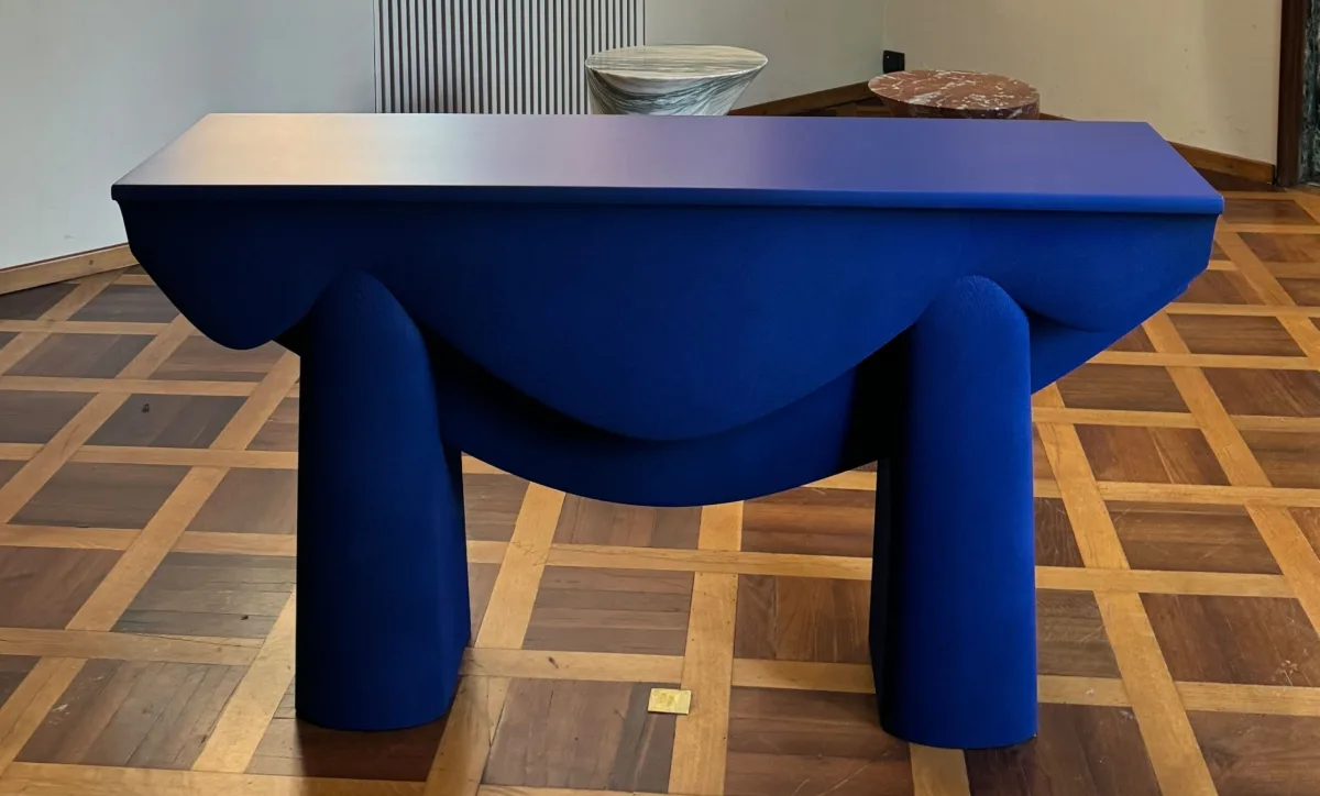 Impressão 3D em areia é a técnica utilizada para a produção da Contourage, por Studio Tooj