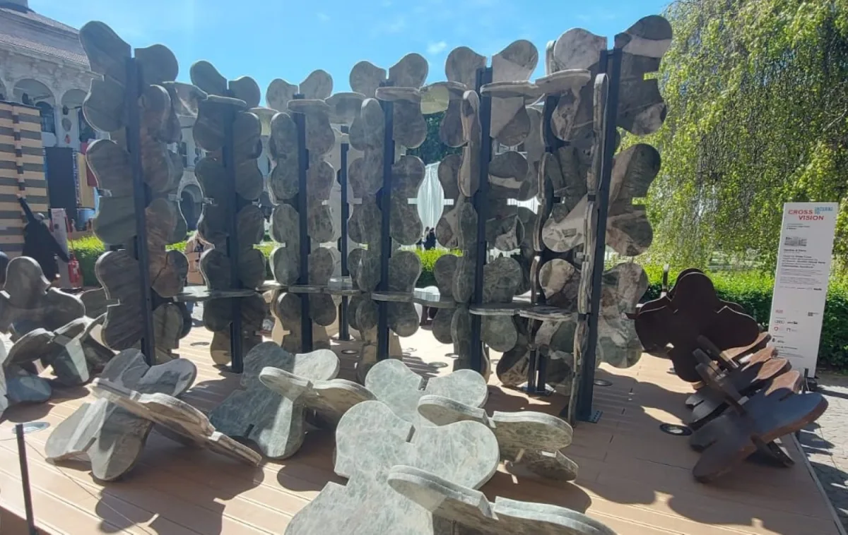 Instalação "Giardino di Pietra", por Vivian Coser para It's Natural - Brazilian Natural Stone, Centrorochas, ApexBrasil, exposta durante a Semana de Design de Milão 2024