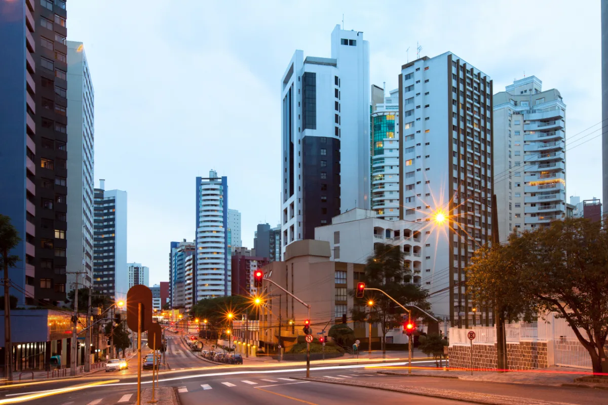 Em Curitiba, o bairro Batel é o que tem o metro quadrado mais caro da cidade, acima dos R$ 15 mil.