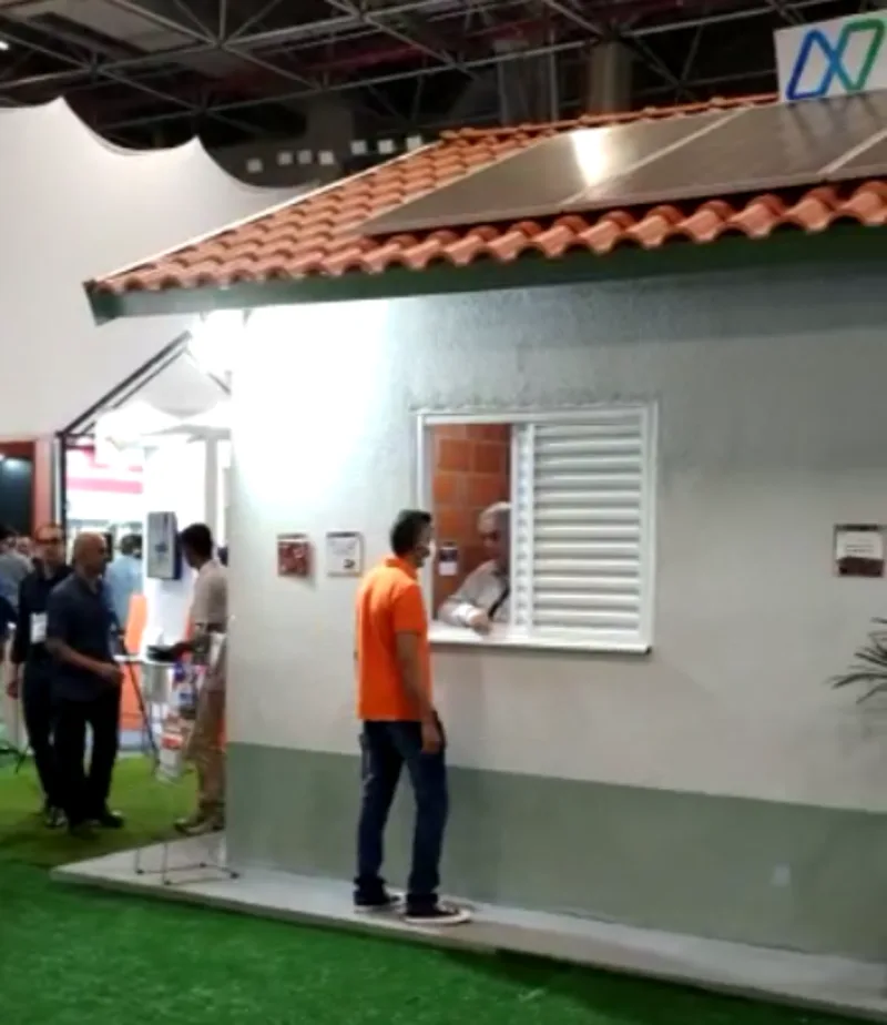 Parte da casa de cerâmica instalada na feira - e construída em quatro dias.