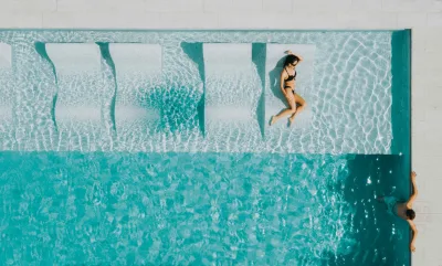 Piscina é sinônimo de felicidade e uma das áreas de lazer mais desejada pelos brasileiros