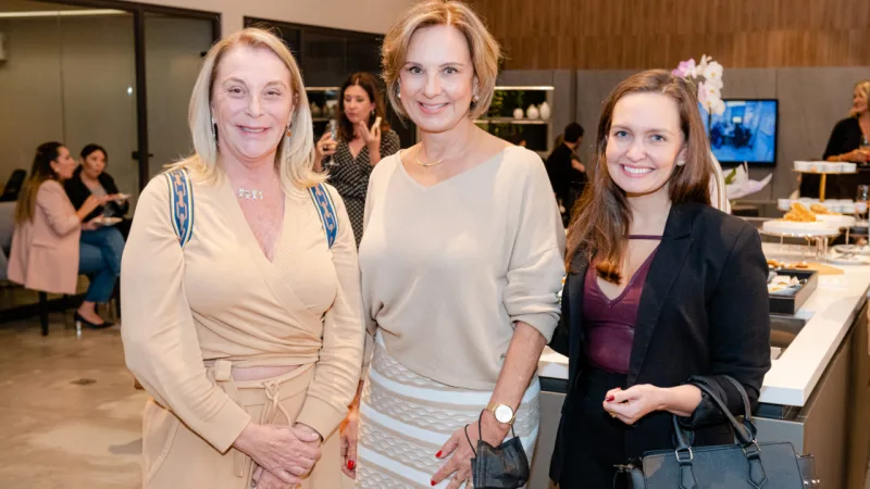 Angela Russi, Elizabeth Bianco e Nicole Munhoz.