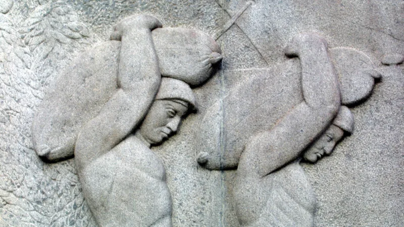 Detalhe do painel feito por Stenzel na Praça 19 de Dezembro.