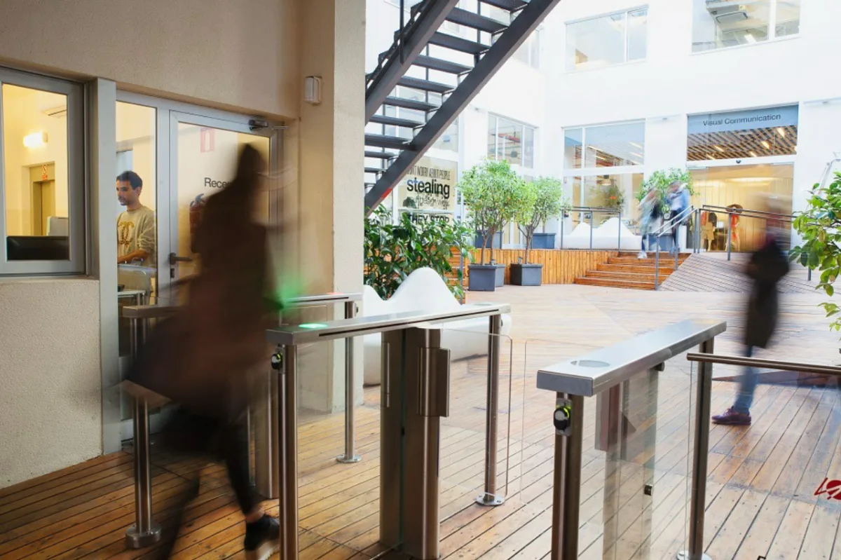 Entrada da sede do Istituto Europeo di Design em Barcelona, na Espanha