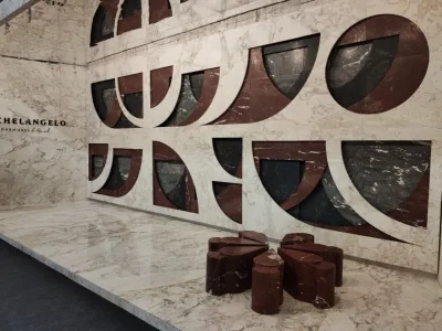 Paraná é homenageado com grande mural de mármores na Expo Revestir 2022