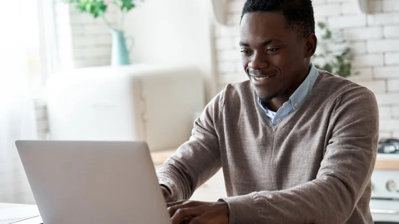 Cada vez mais as pessoas compram de tudo (mesmo) pela internet.