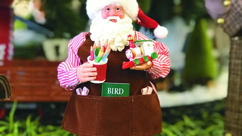 Personagem principal do Natal, o Papai Noel se destaca em versões variadas com as cores tradicionais e cores mais neutras.