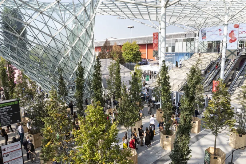 Sustentabilidade marcou a edição anterior do evento, como na "floresta" proposta por Stefano Boeri na entrada da Rho Fiera, e estará presente na edição 2022 do Salone.