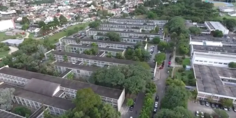 Detalhe aéreo do Centro Politécnico da UFPR, em Curitiba, projetado por Rubens Meister.