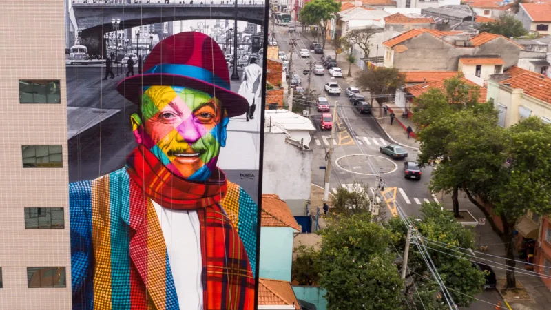 Obra de Kobra homenageia Adoniran Barbosa em São Paulo.