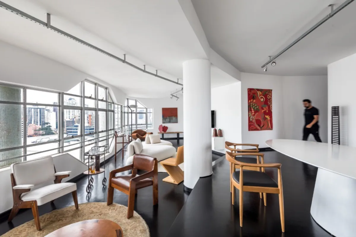 O projeto de Vivian Brune uniu espaços sociais e resgatou a linguagem modernista do apartamento.