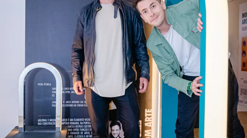 Mauricio Noronha e Rodrigo Brenner, da Furf Design Studio, com a Arco.