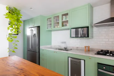 Marcenaria colorida: 5 cozinhas cheias de personalidade