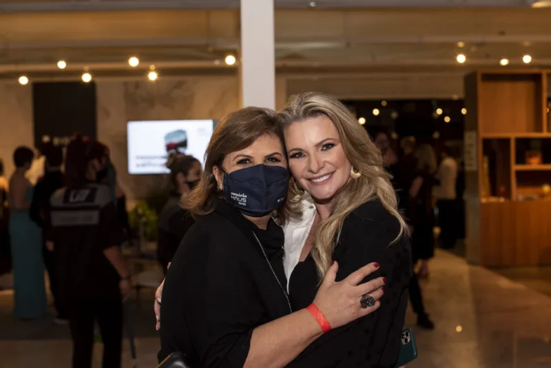 Suzie Straub e Val Ruon.