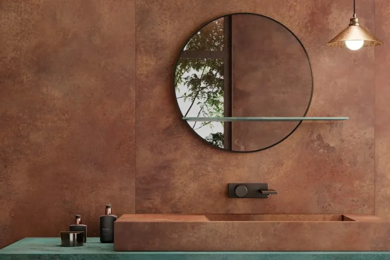 Marca que apresentou peças na feira italiana, a Ceramiche Caesar explora a beleza do metal, com pegada industrial em que o concreto é redescoberto.
