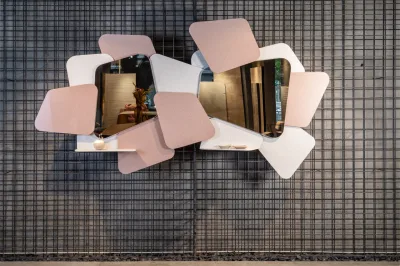 Estúdios de design do Brasil criam móveis únicos com porcelanatos de grandes formatos