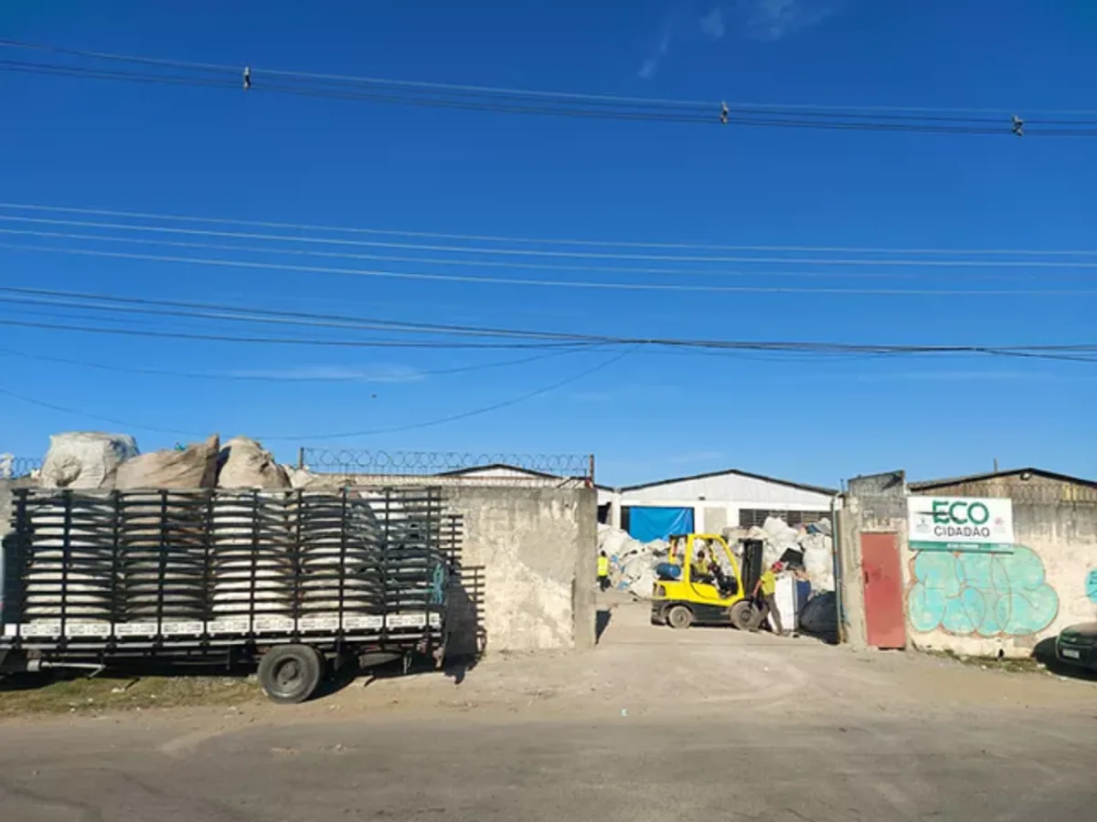 Fachada da associação Eco Frank, que recicla materiais e que terá parte de seu espaço qualificado.