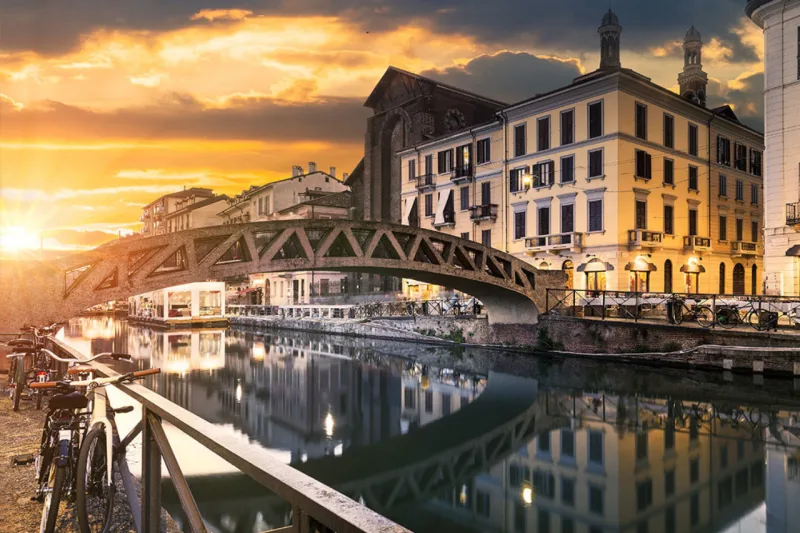 Desde a Expo 2015, em Milão, a cidade teve diversas áreas revitalizadas. Entre elas, Navigli, antes decadente e uma grande área de estacionamento, agora com diversos restaurantes e áreas de lazer.