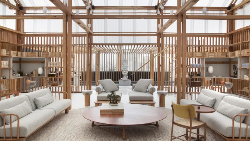 Leo Romano assina o Ateliê Deca, que inclui quatro espaços voltados a promover uma pausa na rotina acelerada. Arquiteto criou fontes com produtos da marca.