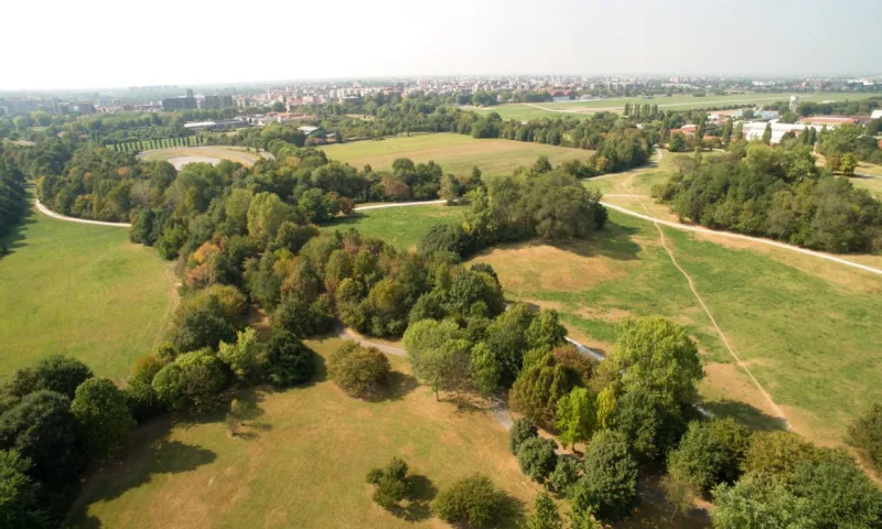 Requalificação do Parque Nord, zona norte de Milão, realizada em 2005, onde o arquiteto criou um sistema integrado de um calçadão e ciclovia.