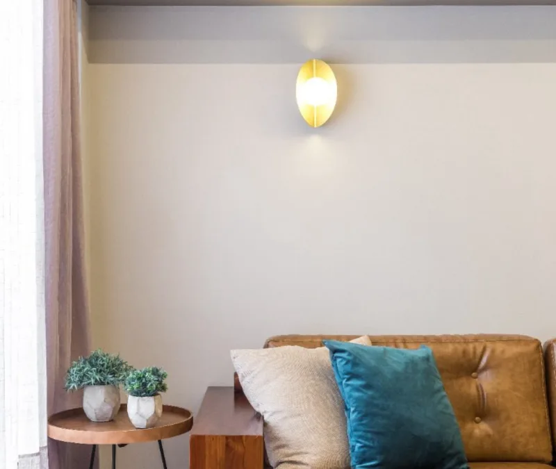 Peças de decoração em azul fazem referência ao mar.