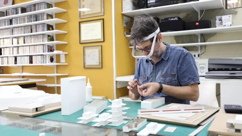 Carlos Alberto Silva assina as 40 maquetes em exposição.