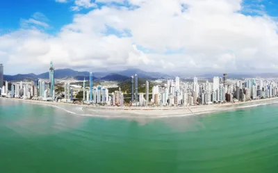 Alargamento da faixa de areia de Balneário Camboriú já tem 500 m e pode ser acompanhado em tempo real