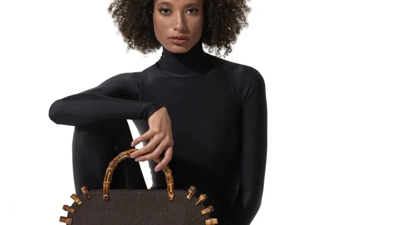 Versão da bolsa Wanda feita com bambu reaproveitado. O design é dos Irmãos Campana para NC.
