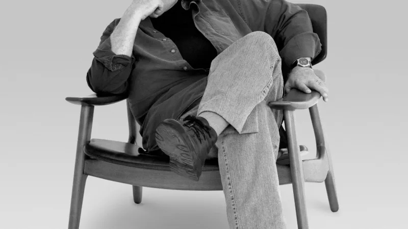 Sérgio Rodrigues (1927-2014) conquistou o mundo com suas peças icônicas do mobiliário moderno brasileiro.