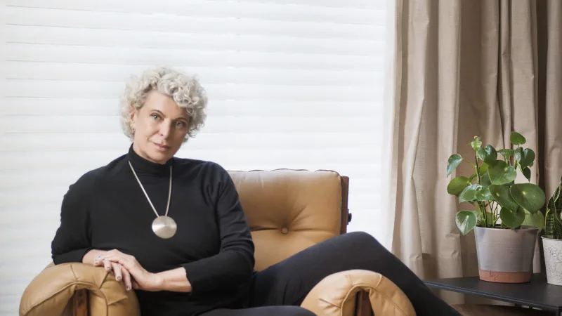 A paulistana radicada em Curitiba Gisèle Schwartsburd é a grande responsável por fazer o Brasil e o mundo redescobrir um de seus maiores gênios do design.