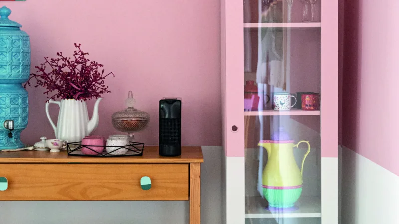 Tinta além das paredes: no projeto do Sertão Arquitetos, detalhes da mobília foram pintados com as mesmas cores das paredes.