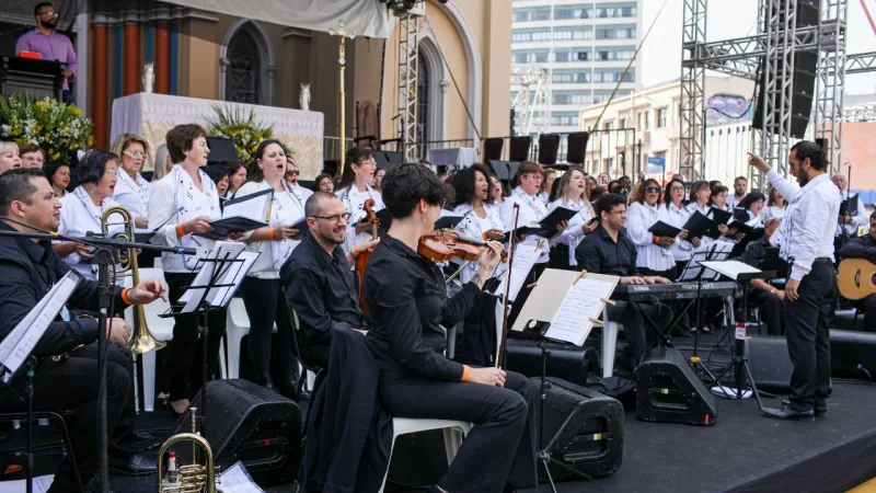 Apresentação do Coral da Arquidiocese de Curitiba na celebração de Corpus Christi de 2019.