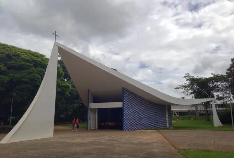 Igrejinha Nossa Senhora de Fátima, integrante do conjunto de obras de Niemeyer em Brasília.