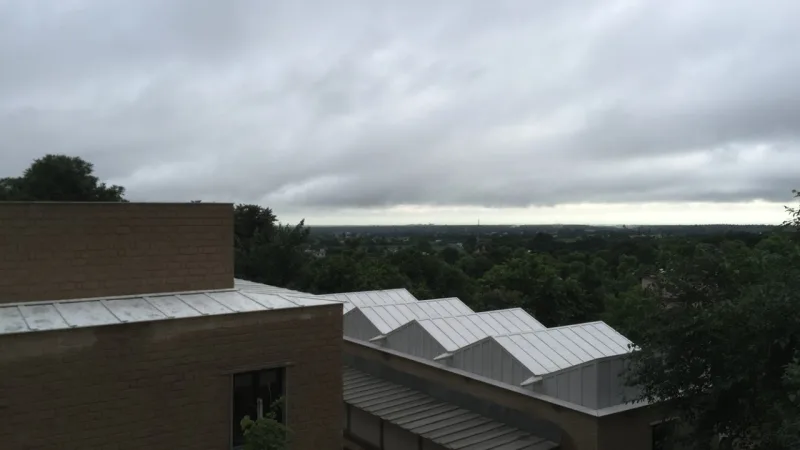 Matéria-prima nobre, mármore foi usado no telhado da construção por ser abundante na localidade.