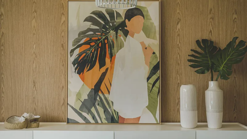 O pendente decorativo acima da mesa de jantar, em formato orgânico
que lembra as ondas do mar, é um dos destaques
do ambiente.