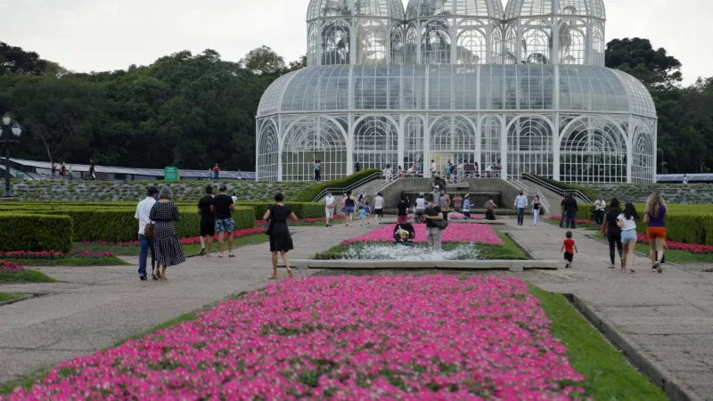 Jardim Botânico de Curitiba, inaugurado sob a gestão Lerner juntamente com as demais obras em metal e vidro.