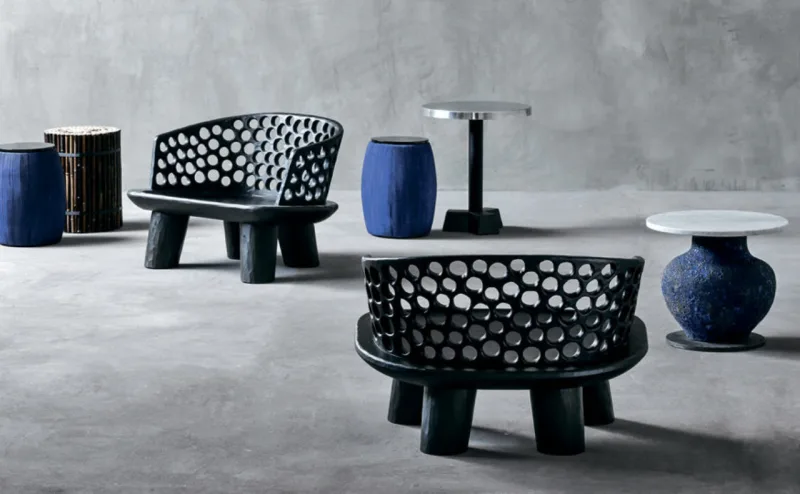 Poltrona Carve 7, para Gervasoni, por Paola Navone. A peça é esculpida a partir de madeira maciça de