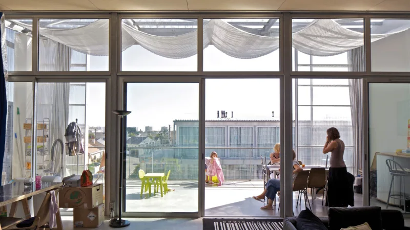 Detalhe de uma das 53 unidades de apartamento para habitação social, em Saint-Nazaire, na França, em 2011.