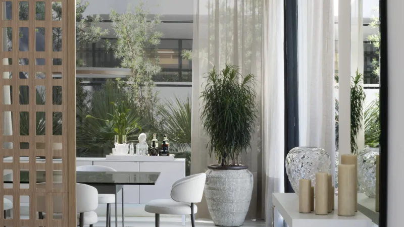 Espaço da sala de jantar, assinado por Ana Letícia Virmond.