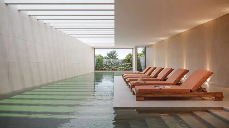 Piscina coberta com deck.